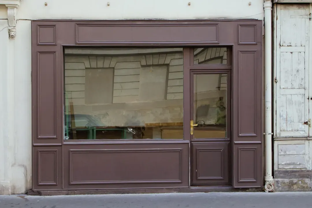 9. Medium brown or tan exteriors (Image Credits: Unsplash)