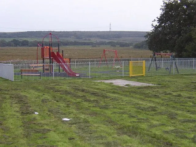 Letting your kids or pets run wild through other people's yards and coolers (From geograph.org.uk, <a href="https://commons.wikimedia.org/w/index.php?curid=13634215" target="_blank" rel="noopener">CC BY-SA 2.0</a>)