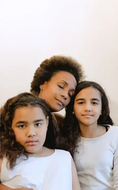5. The Partner Who Treats Siblings With Respect (Image Credits: Pexels)