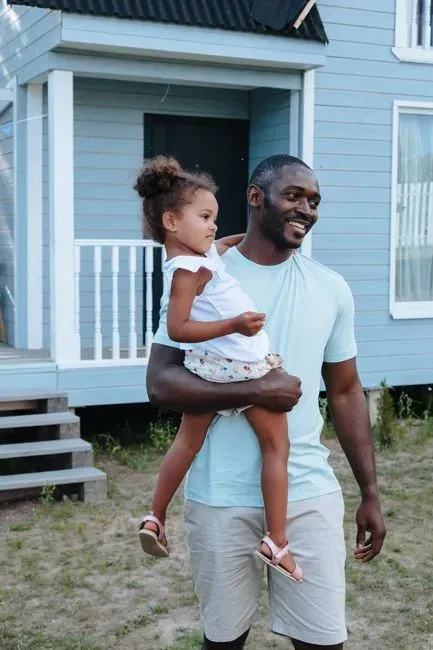 Setting boundaries around extended stepfamily obligations (Image Credits: Pexels)