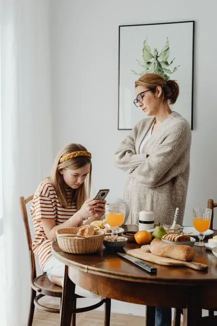 4. Making Empty Threats With No Follow-Through (Image Credits: Pexels)