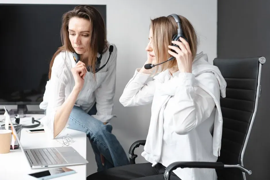 They Listen in a Way That Actually Changes How You Feel (Image Credits: Pexels)