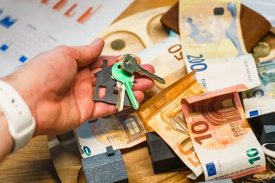 5. Failing to respect the couple's financial or major life decisions (Image Credits: Pexels)