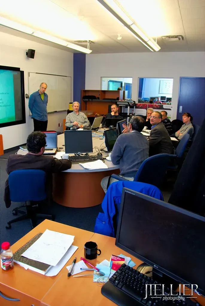 2. The Role of Social Connections vs. Individual Hustle (rognonton, Flickr, <a href="https://creativecommons.org/licenses/by/2.0/" target="_blank" rel="noopener">CC BY 2.0</a>)