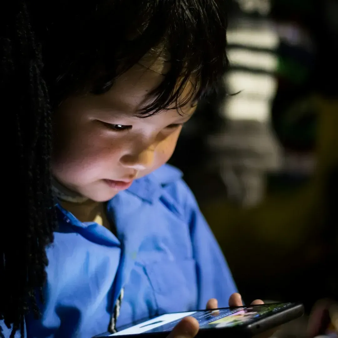 3. Delaying Smartphones and Social Media Access (Image Credits: Unsplash)