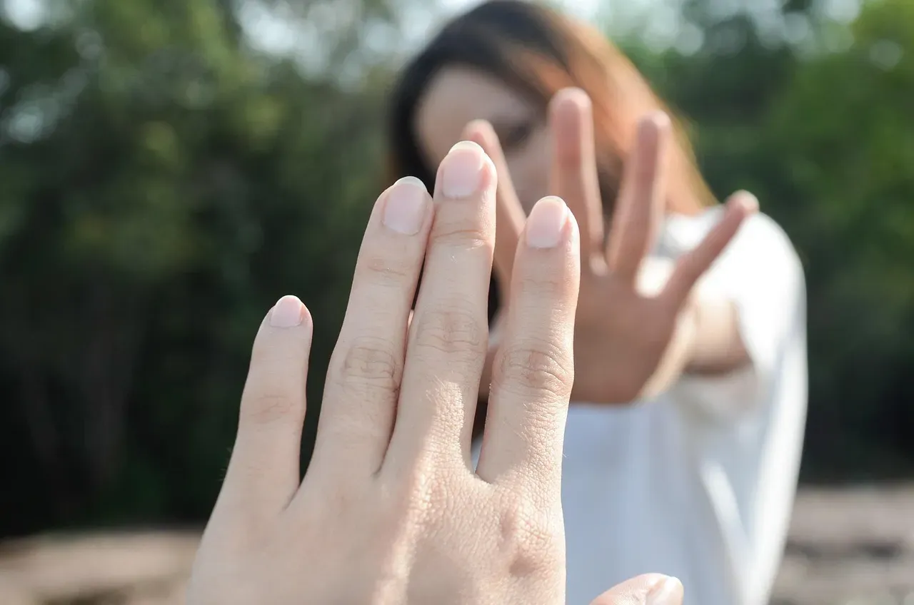 2. They Alternate Between Pulling Close and Pushing Away (Image Credits: Pixabay)