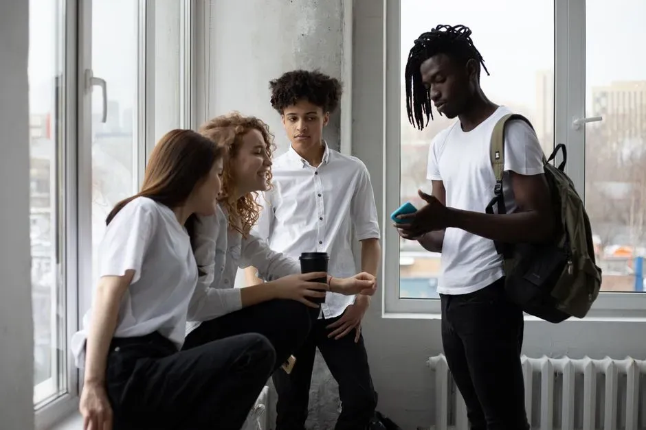 5. Getting folded into the friend group before meeting the family (Image Credits: Pexels)
