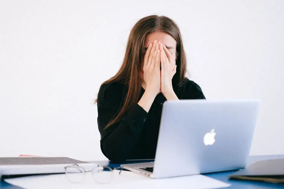 6. Checking Out Emotionally at Home and at Work (Image Credits: Pexels)
