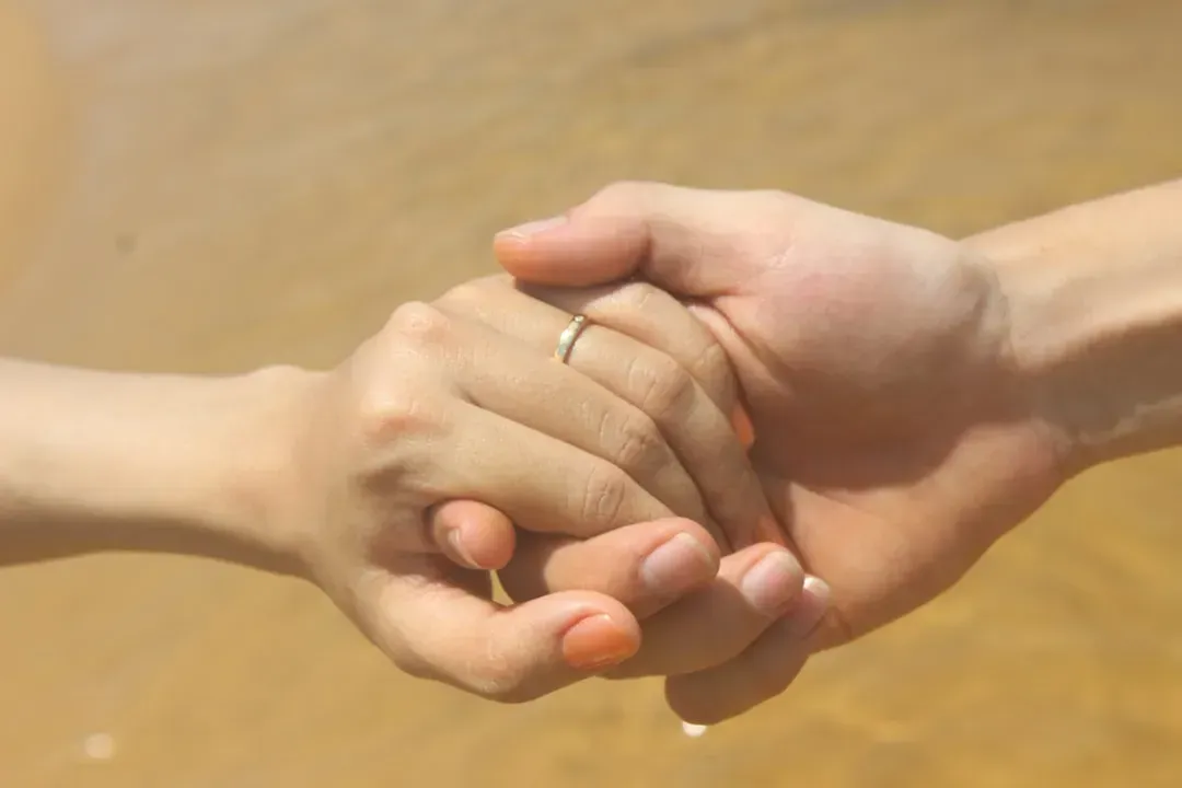 2. Physical Affection Becomes Less Frequent (Image Credits: Unsplash)
