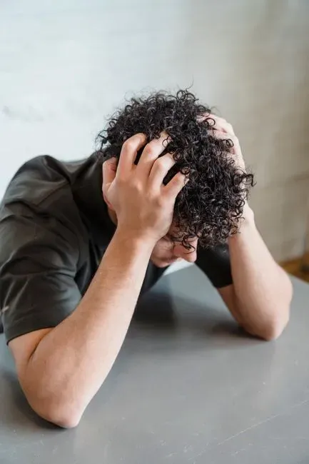 6. Crowded or noisy environments feel unusually overwhelming (Image Credits: Pexels)