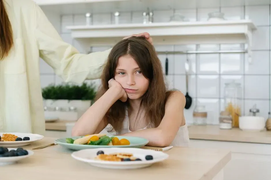 7. Commenting on other children's eating habits (Image Credits: Pexels)