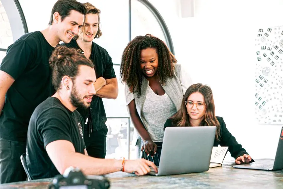5. Reaching a management or leadership role (Image Credits: Pexels)