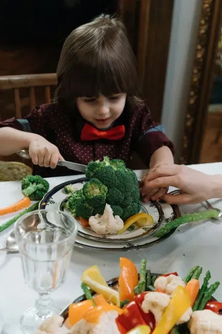 5. Pressuring Kids to Clean Their Plates (Image Credits: Pexels)