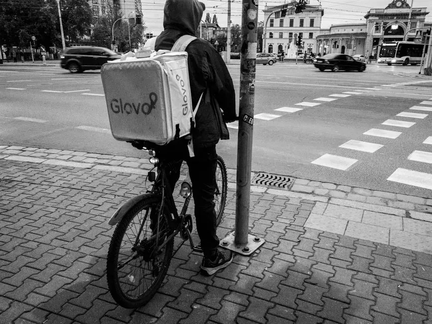3. Relying on Side Hustles Instead of Stable Employment (Image Credits: Pexels)