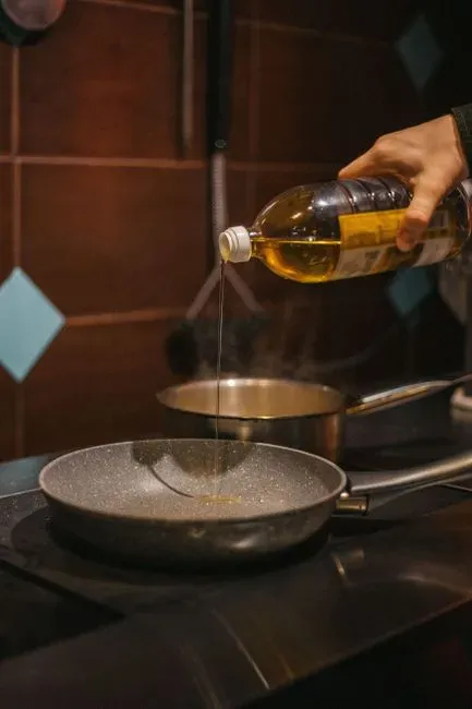 2. Canola oil (formerly rapeseed oil) (Image Credits: Pexels)