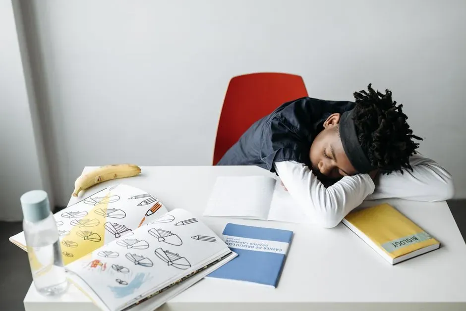 1. How much sleep actually happens on school nights (Image Credits: Pexels)