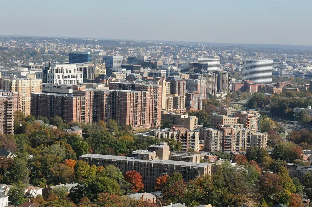 Arlington, Virginia: Where Long Life and High Earnings Meet (Arlington County, Flickr, <a href="https://creativecommons.org/licenses/by-sa/2.0/" target="_blank" rel="noopener">CC BY-SA 2.0</a>)