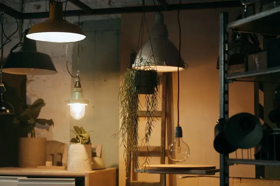 3. Layer lighting instead of relying on one overhead fixture (Image Credits: Pexels)
