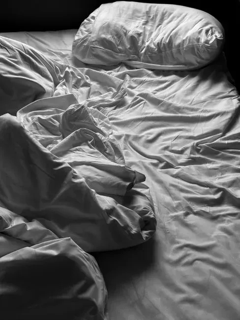What an unmade bed and stalled projects reveal (Image Credits: Pexels)