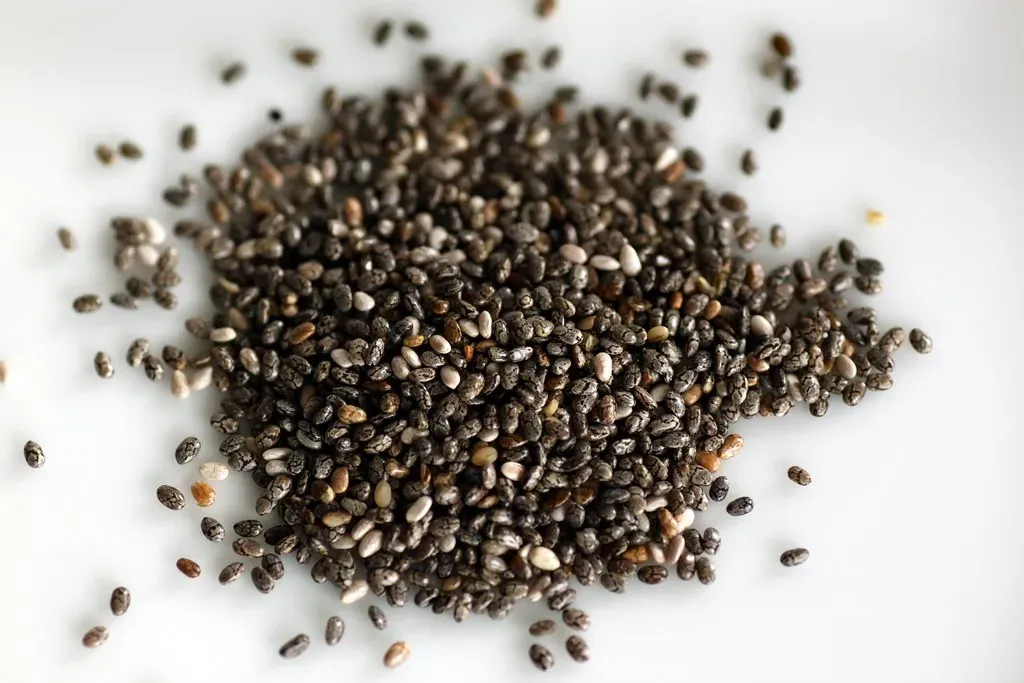 Chia Seeds: The Fiber and Omega-3 Leader Among Seeds (Stacy Spensley, Flickr, <a href="https://creativecommons.org/licenses/by/2.0/" target="_blank" rel="noopener">CC BY 2.0</a>)