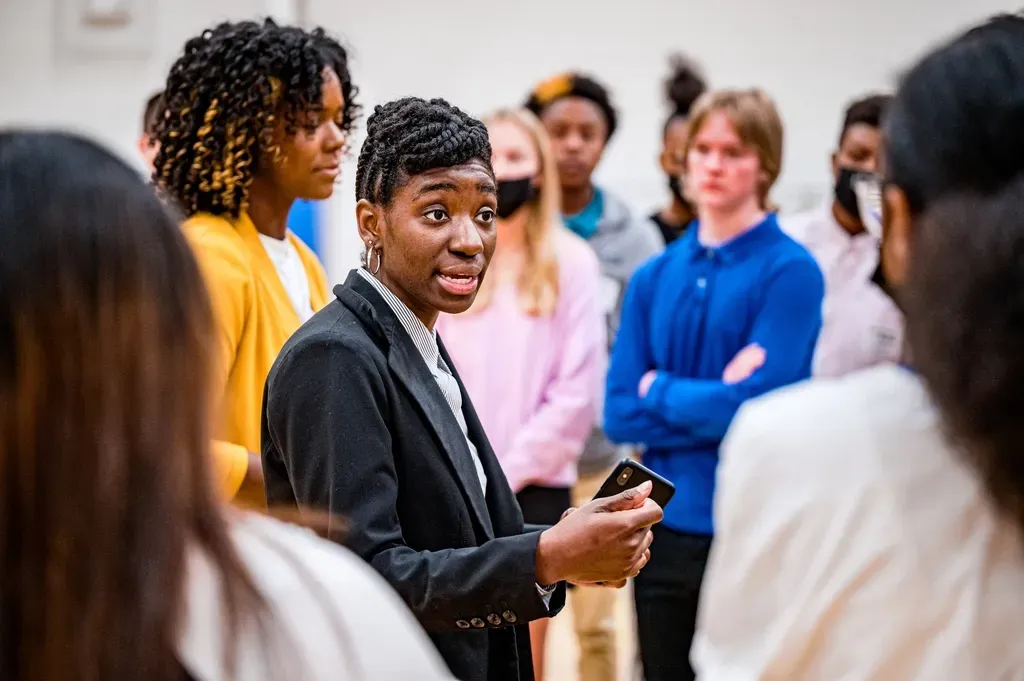 10. You Were Allowed to Disagree Without Being Shamed (Image Credits: Rawpixel)