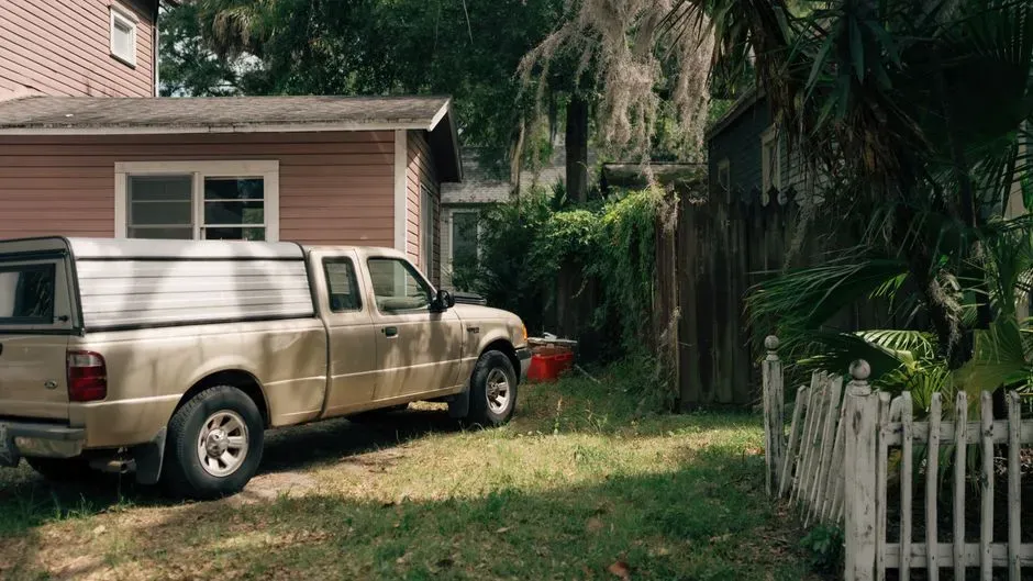 9. "The Neighbors Look a Bit Rough" (Image Credits: Pexels)