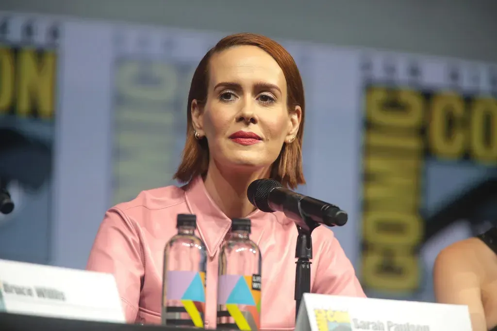 4. Sarah Paulson and Holland Taylor (Gage Skidmore, Flickr, <a href="https://creativecommons.org/licenses/by-sa/2.0/" target="_blank" rel="noopener">CC BY-SA 2.0</a>)
