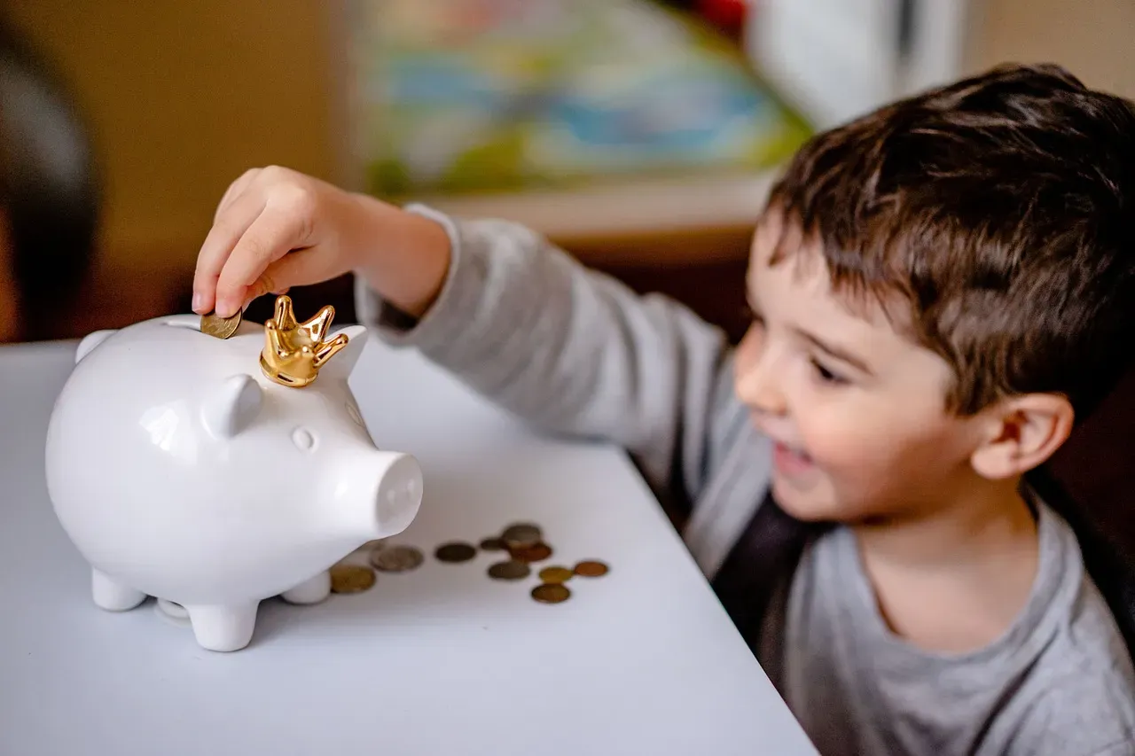 12. Teaching Kids About Money Early (Image Credits: Pixabay)