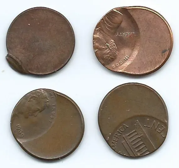 2. The Off-Center Strike (Image Credits: By Doug coins, <a href="https://commons.wikimedia.org/w/index.php?curid=36581992" target="_blank" rel="noopener">CC BY-SA 4.0</a>)