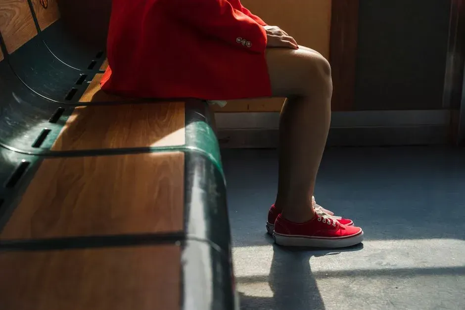 8. Perching on the Edge of a Seat Signals Alertness, Anxiety, or Eagerness (Image Credits: Gallery Image)
