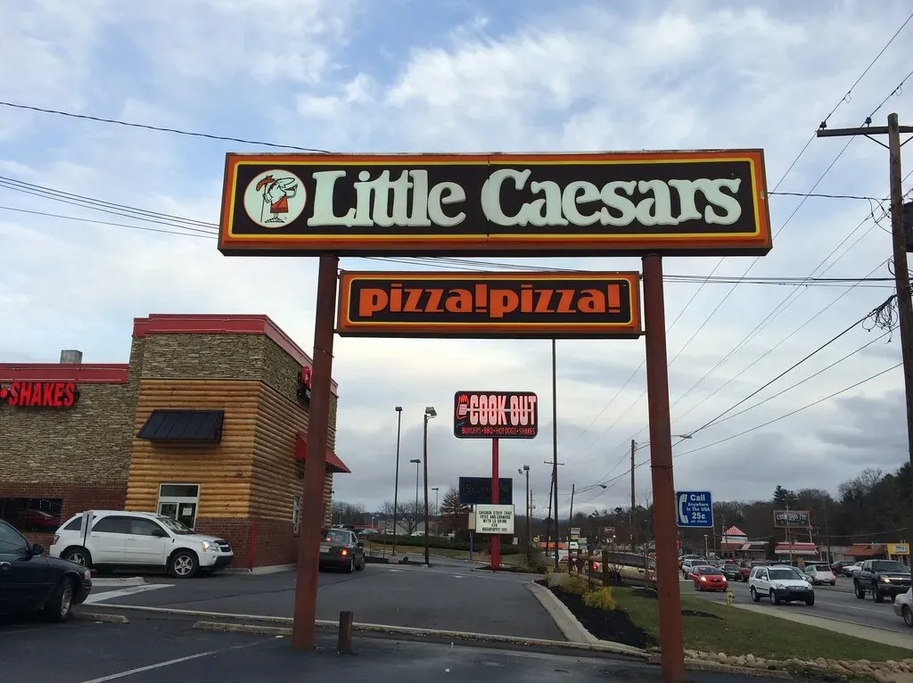 5. Little Caesars: Cheap Doesn't Mean Cheerful (MikeKalasnik, Flickr, <a href="https://creativecommons.org/licenses/by-sa/2.0/" target="_blank" rel="noopener">CC BY-SA 2.0</a>)
