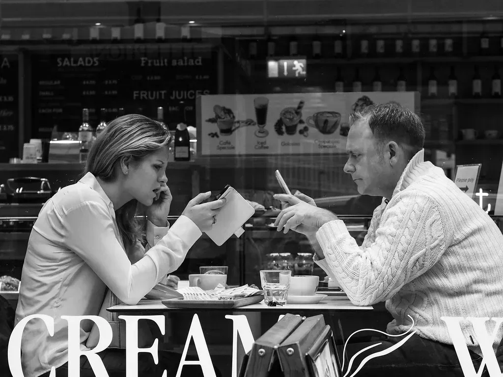 6. Choosing the Phone Over the Person (Street matt, Flickr, <a href="https://creativecommons.org/licenses/by/2.0/" target="_blank" rel="noopener">CC BY 2.0</a>)