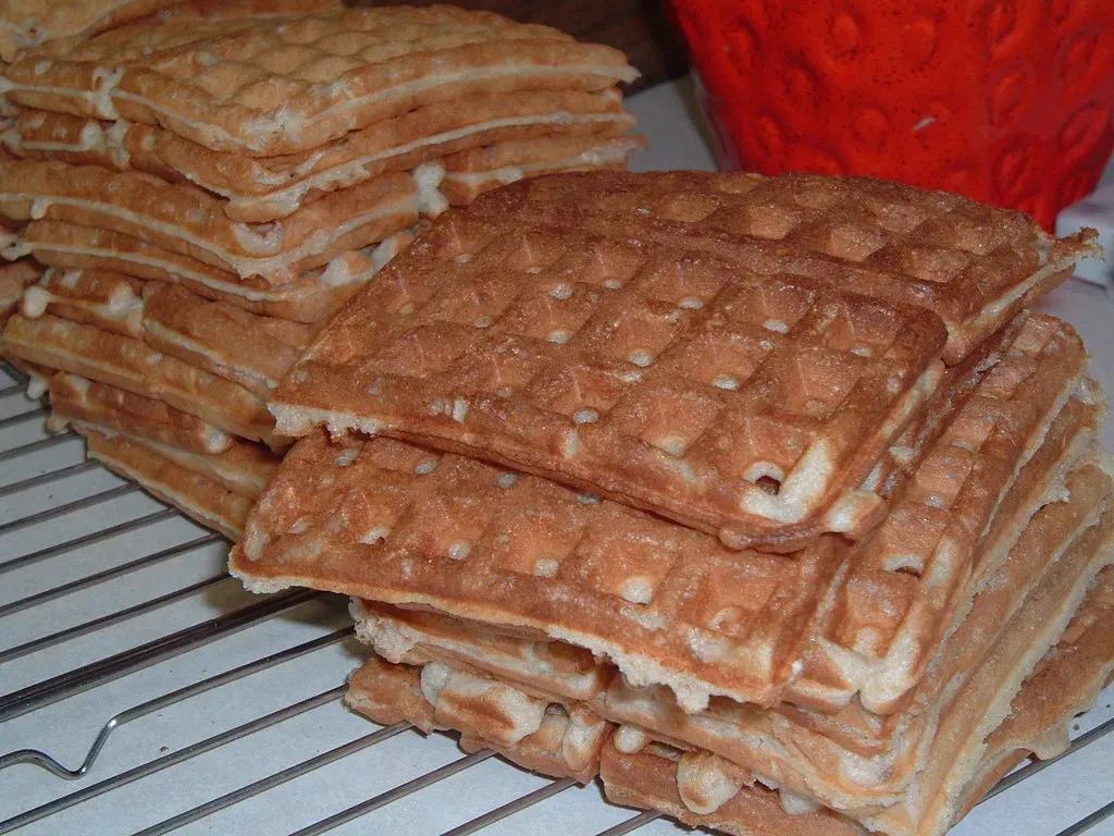 Frozen waffles and toaster pastries (bcmom, Flickr, <a href="https://creativecommons.org/licenses/by/2.0/" target="_blank" rel="noopener">CC BY 2.0</a>)