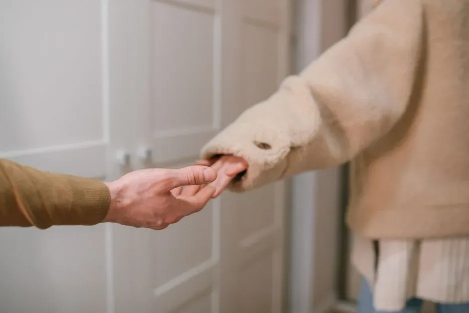 4. Letting Draining Relationships Go (Image Credits: Pexels)