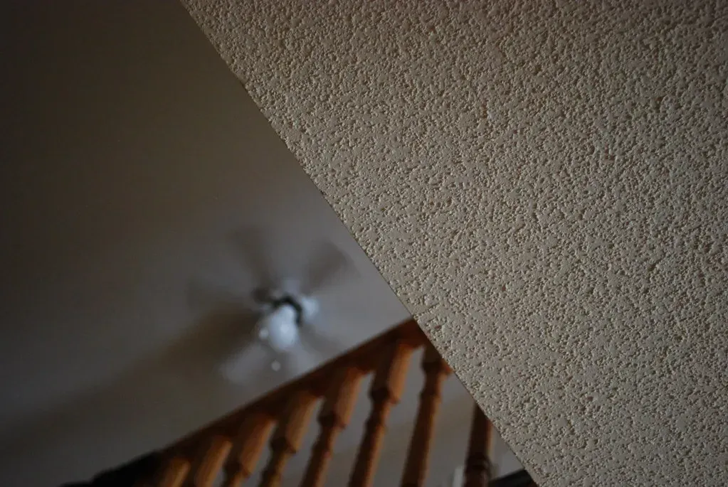 1. Popcorn Ceilings (Czar Hey, Flickr, <a href="https://creativecommons.org/licenses/by-sa/2.0/" target="_blank" rel="noopener">CC BY-SA 2.0</a>)