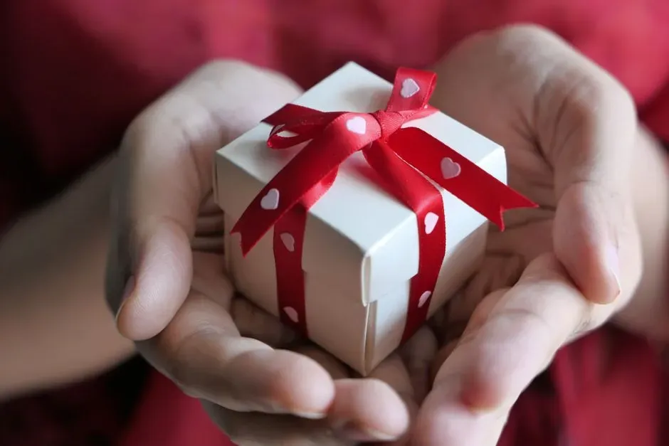 7. Not Acknowledging Small Gestures or Efforts (Image Credits: Pexels)