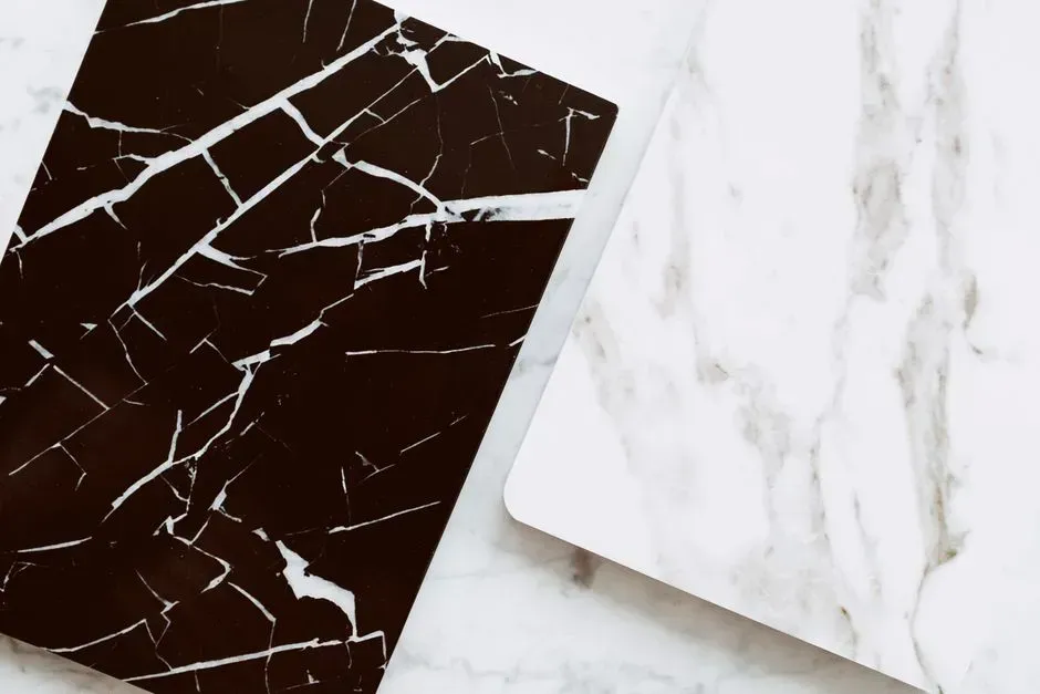 Slab backsplashes are becoming the high-end default (Image Credits: Pexels)