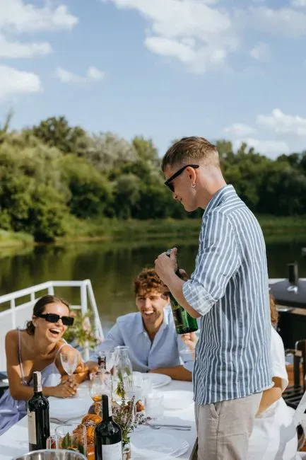 8. Double dates as a common first outing (Image Credits: Pexels)