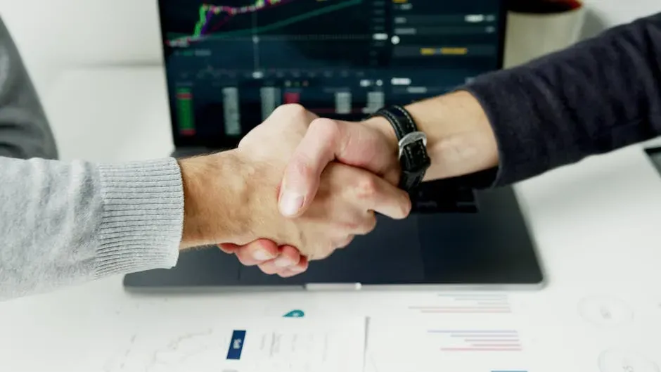 8. Fair and Agreed-Upon Division of Financial Roles (Image Credits: Pexels)