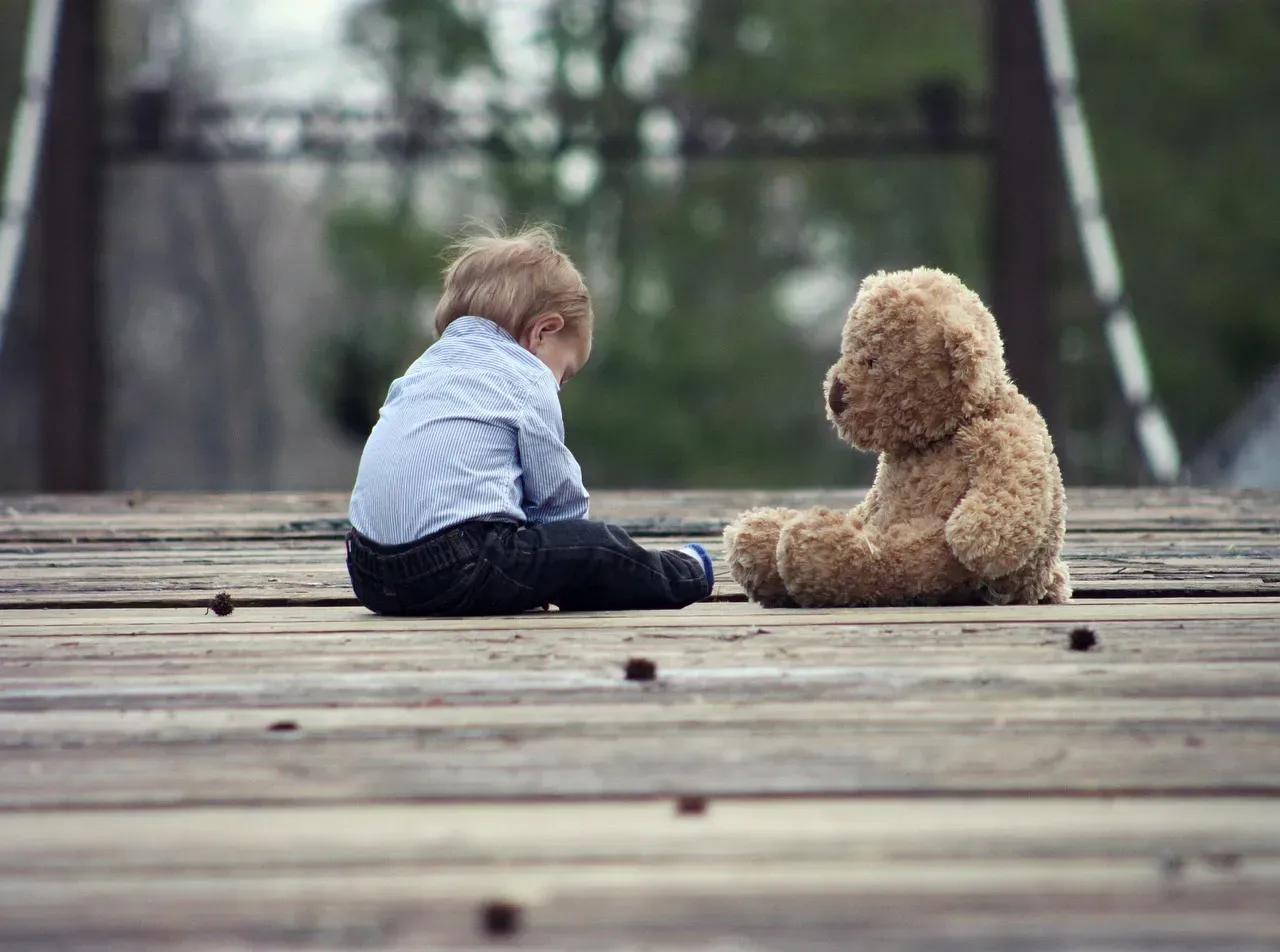 6. Watching Each Other's Kids (Image Credits: Pixabay)