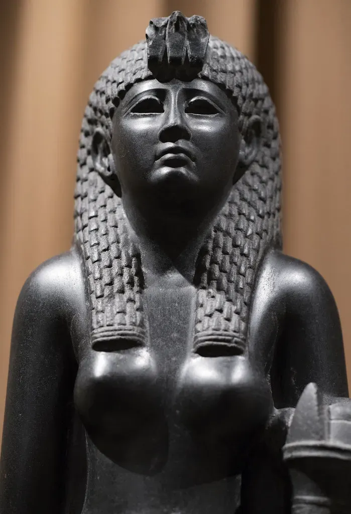 Cleopatra VII: The Queen Whose Romances Altered the Entire Ancient World (Sergey Sosnovskiy, Flickr, <a href="https://creativecommons.org/licenses/by-sa/2.0/" target="_blank" rel="noopener">CC BY-SA 2.0</a>)