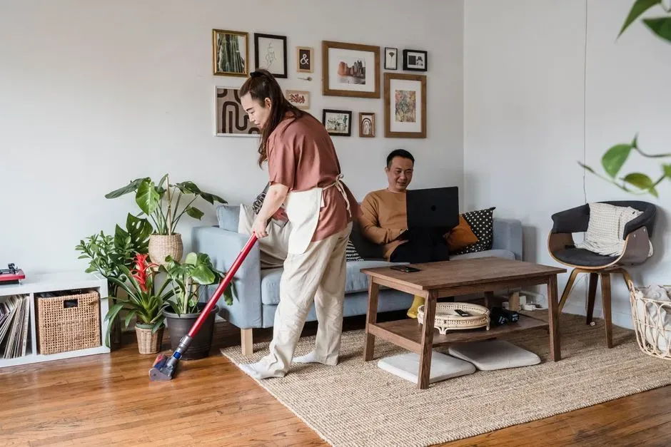 Equal Paychecks Haven't Meant Equal Chores (Image Credits: Pexels)