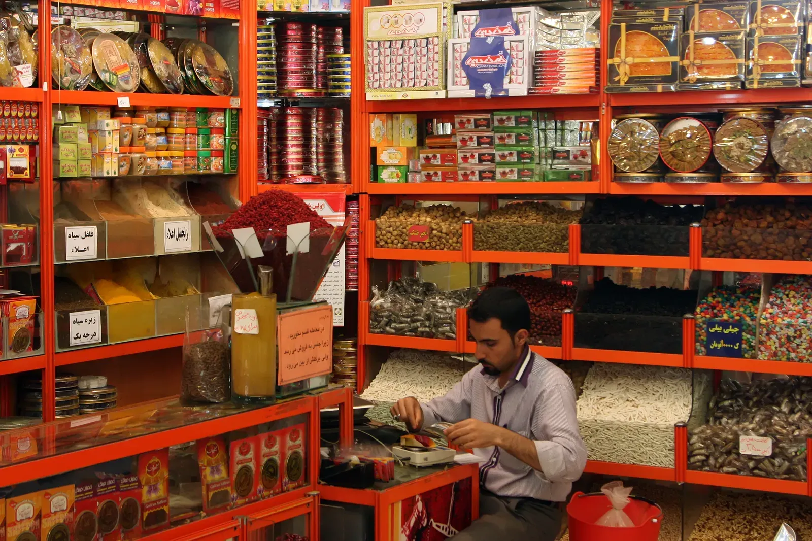 7. Name-brand spices (By Muhammad Mahdi Karim, <a href="https://commons.wikimedia.org/w/index.php?curid=36371459" target="_blank" rel="noopener">GFDL 1.2</a>)