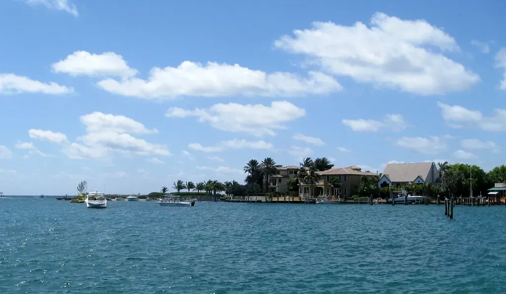 2. Pompano Beach (jared422_80, Flickr, <a href="https://creativecommons.org/licenses/by/2.0/" target="_blank" rel="noopener">CC BY 2.0</a>)