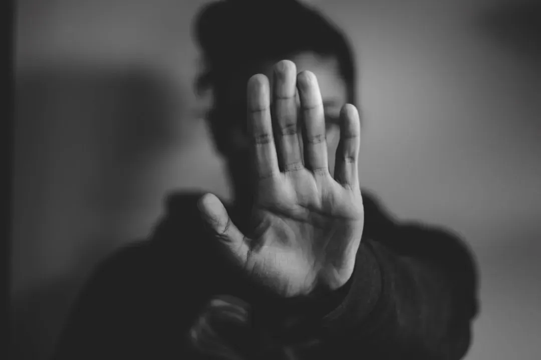 Red Flag 5: Emotional Manipulation and Guilt Tripping (Image Credits: Unsplash)