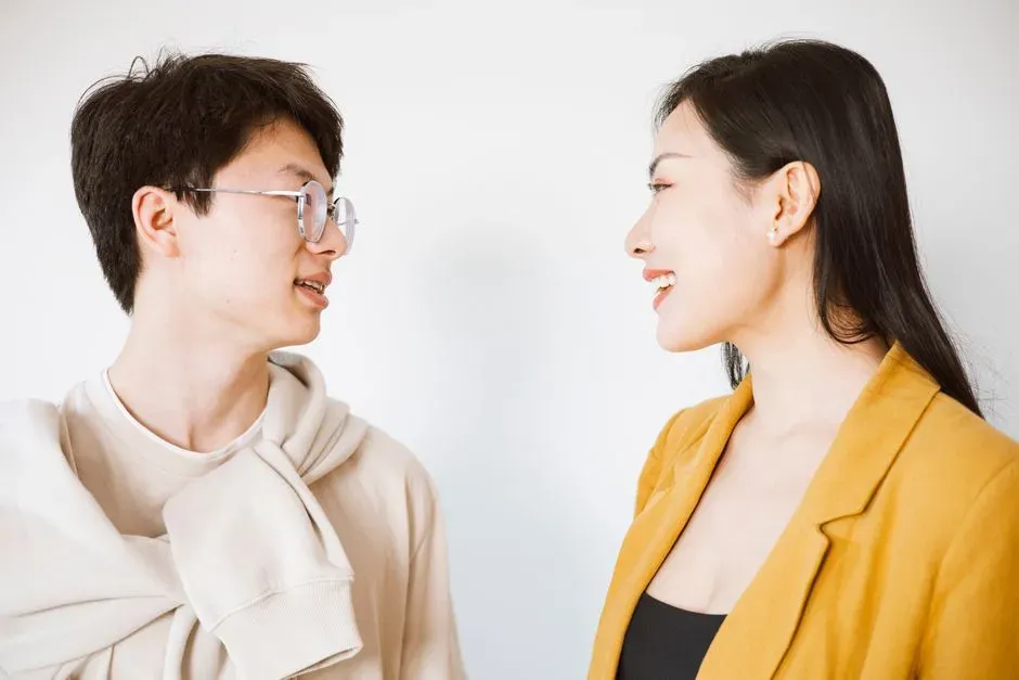 2. Maintaining Steady, Comfortable Eye Contact (Image Credits: Pexels)