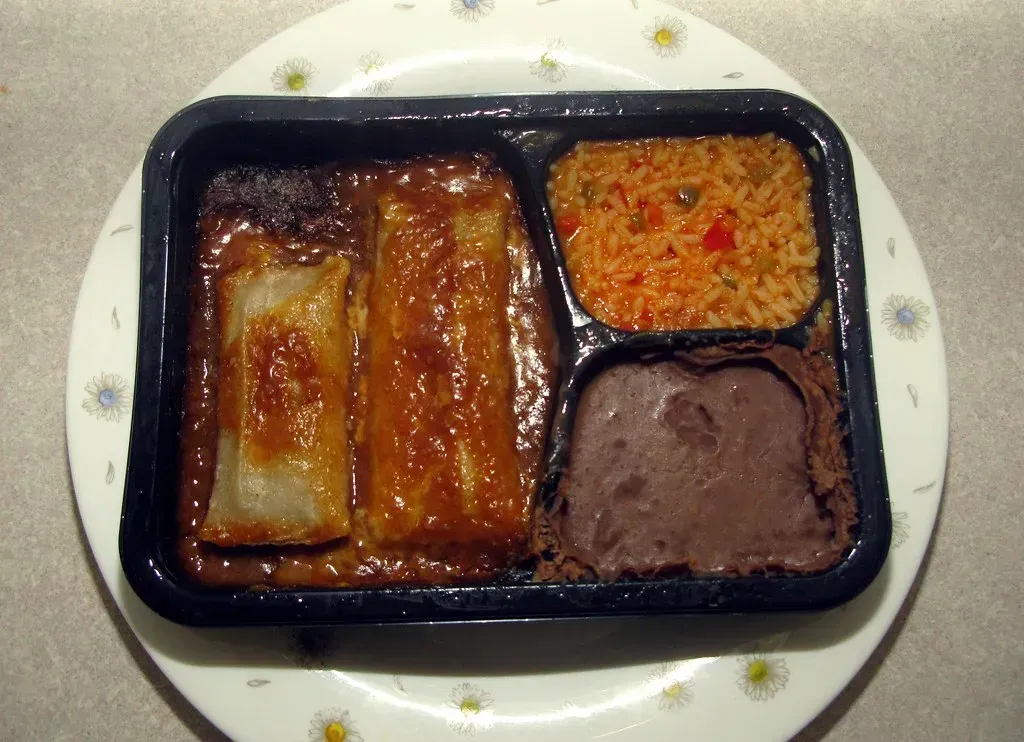 3. TV Dinners (frankieleon, Flickr, <a href="https://creativecommons.org/licenses/by/2.0/" target="_blank" rel="noopener">CC BY 2.0</a>)