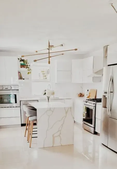 3. All-white everything (Image Credits: Pexels)