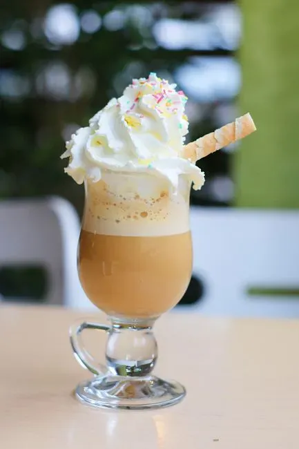 2. Vanilla Latte (Image Credits: Pexels)