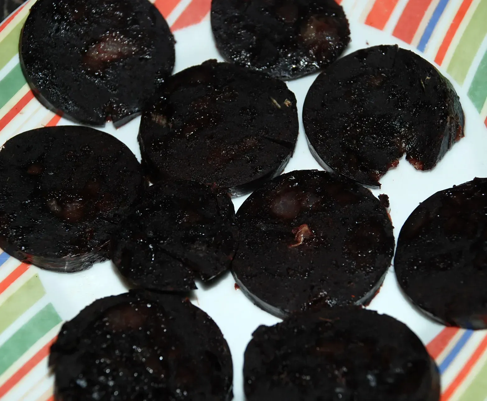Blood sausage across the British Isles and Central Europe (By Valdavia, <a href="https://commons.wikimedia.org/w/index.php?curid=17888285" target="_blank" rel="noopener">CC BY-SA 3.0</a>)